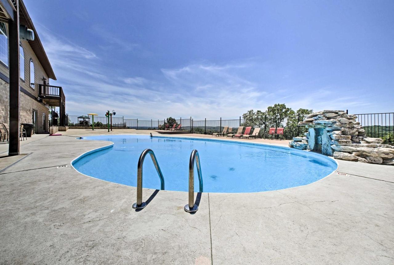 Luxe Branson Retreat With Mtn Views And Pool Access! Lägenhet Exteriör bild