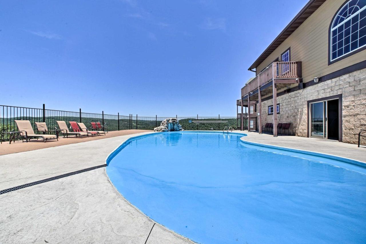 Luxe Branson Retreat With Mtn Views And Pool Access! Lägenhet Exteriör bild