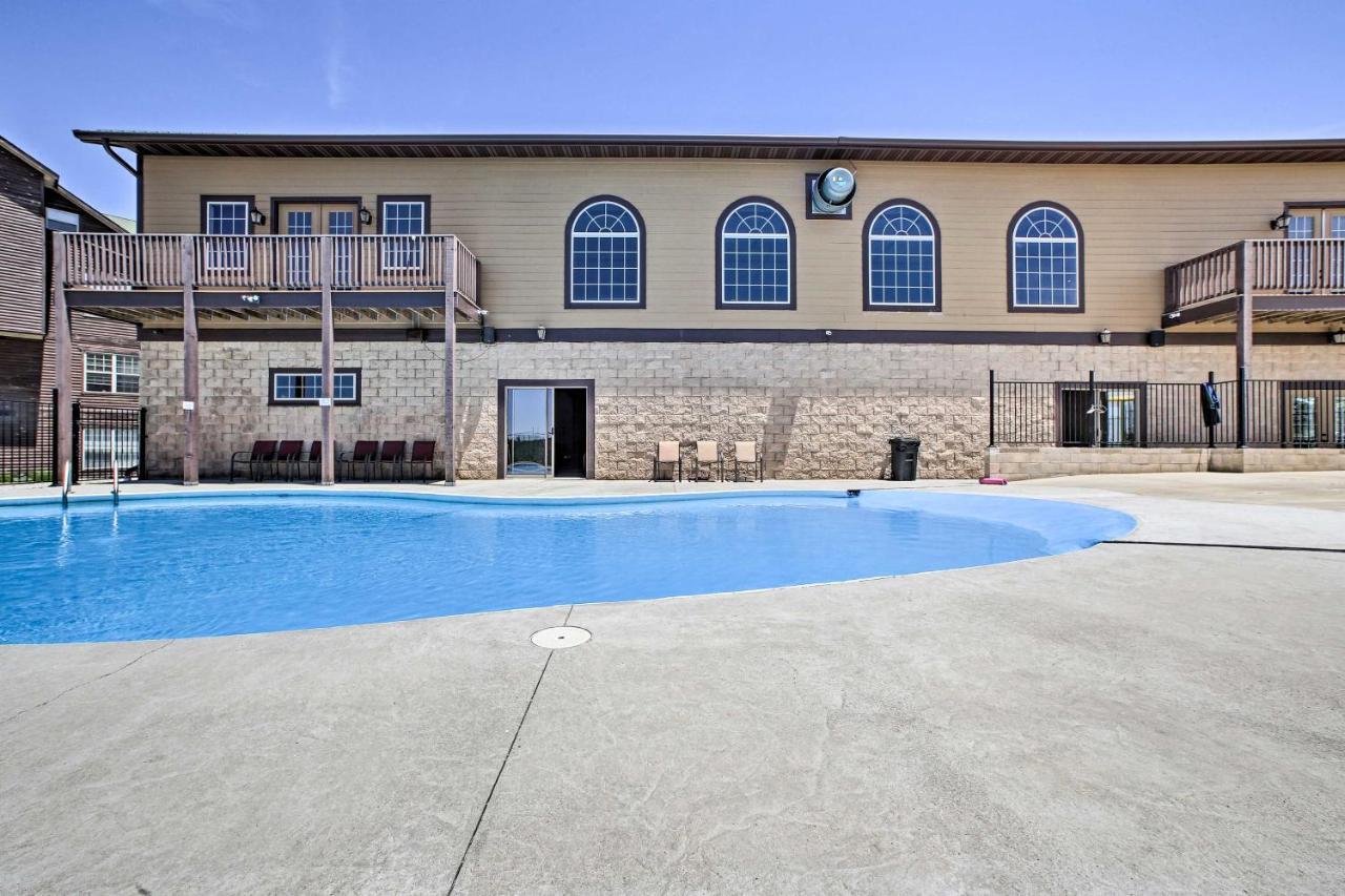 Luxe Branson Retreat With Mtn Views And Pool Access! Lägenhet Exteriör bild