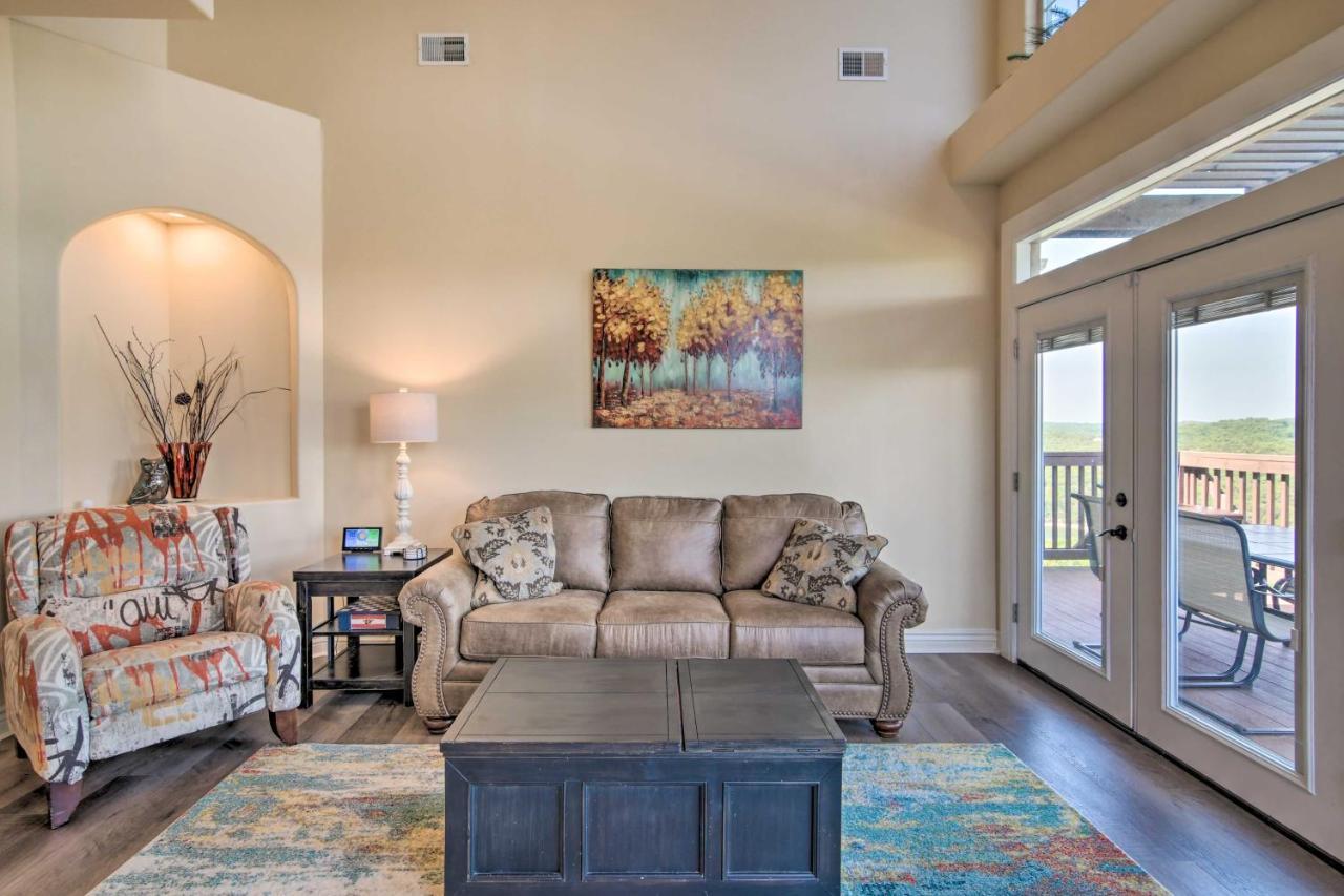 Luxe Branson Retreat With Mtn Views And Pool Access! Lägenhet Exteriör bild
