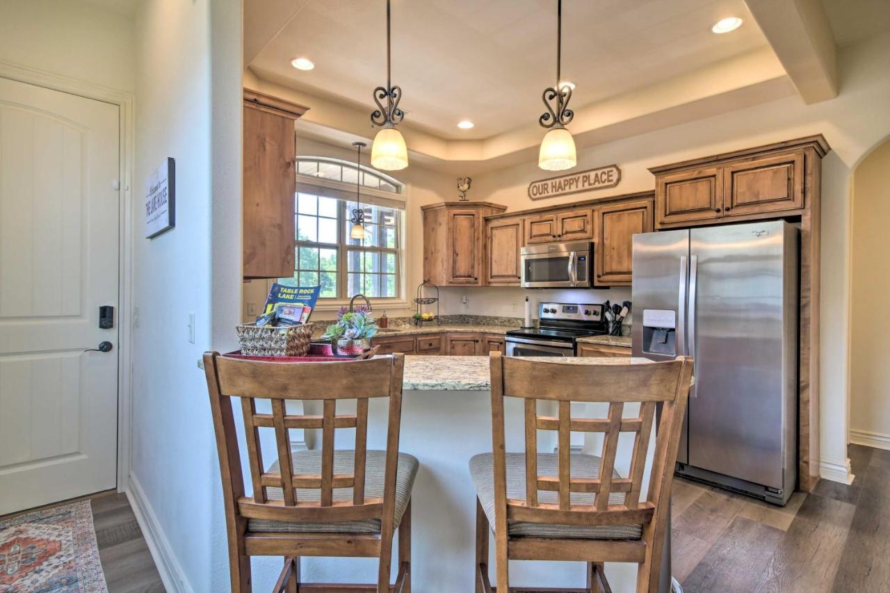 Luxe Branson Retreat With Mtn Views And Pool Access! Lägenhet Exteriör bild