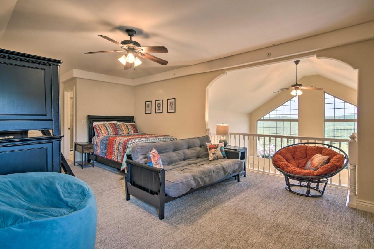 Luxe Branson Retreat With Mtn Views And Pool Access! Lägenhet Exteriör bild