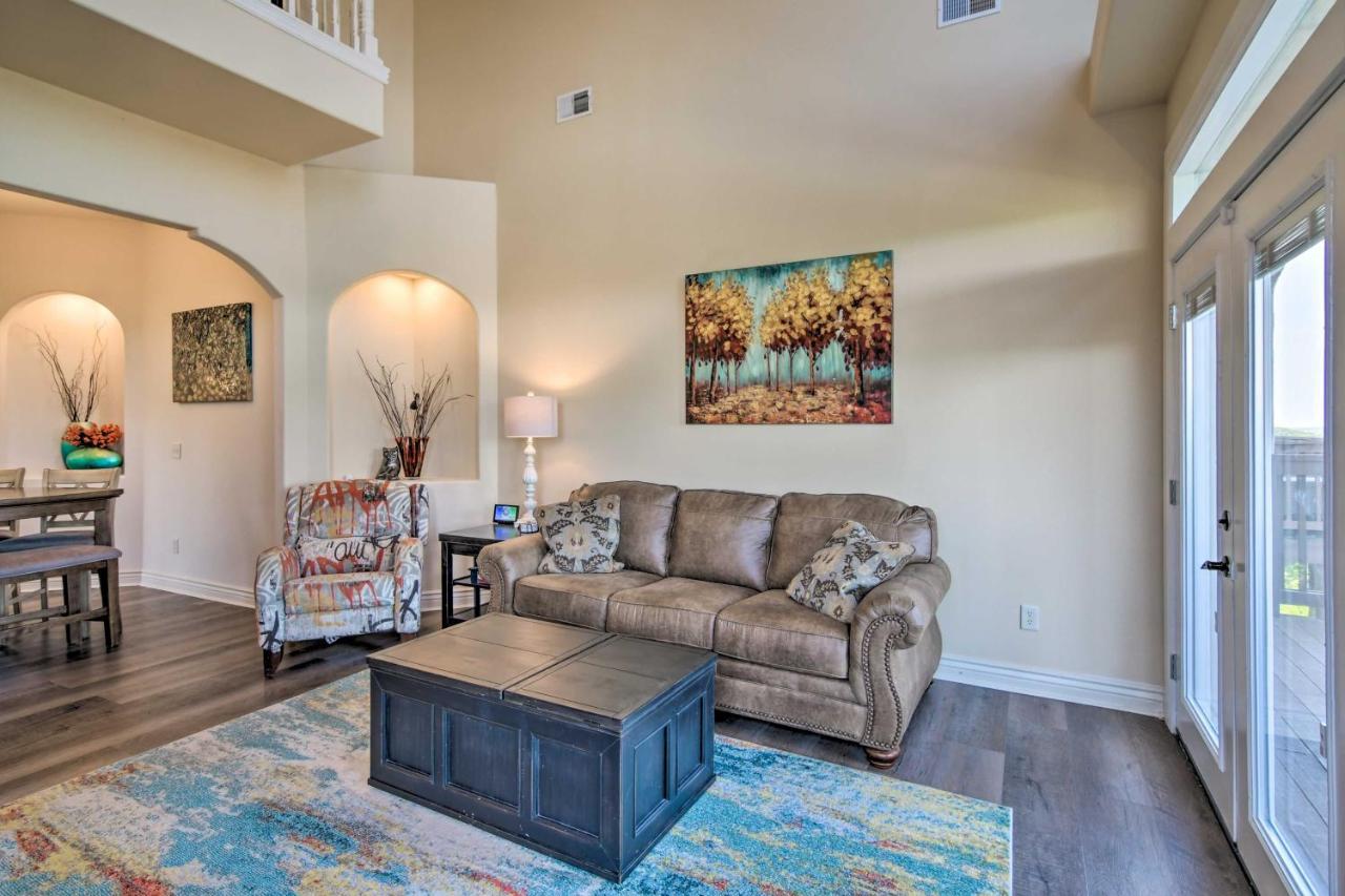Luxe Branson Retreat With Mtn Views And Pool Access! Lägenhet Exteriör bild