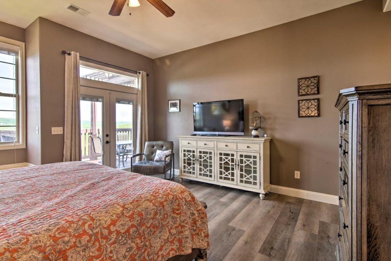 Luxe Branson Retreat With Mtn Views And Pool Access! Lägenhet Exteriör bild