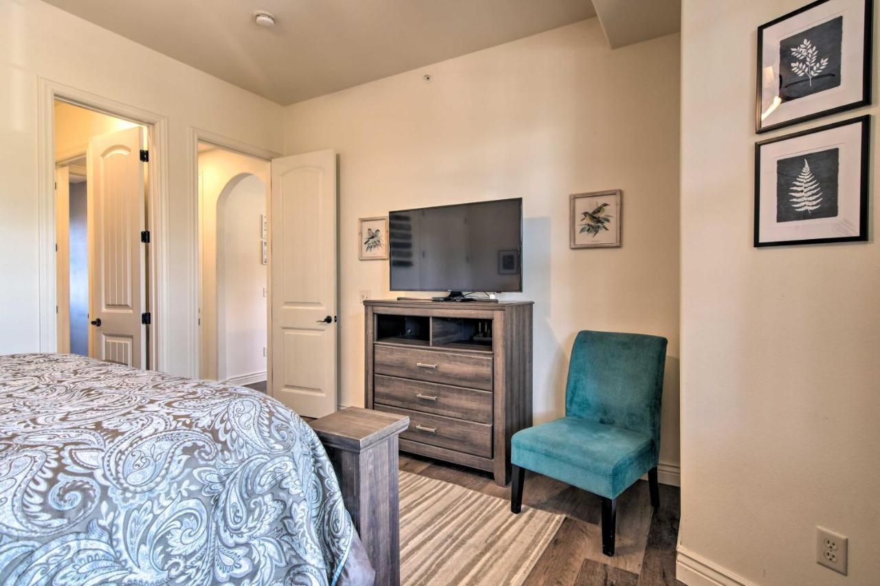 Luxe Branson Retreat With Mtn Views And Pool Access! Lägenhet Exteriör bild