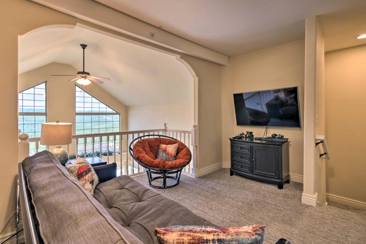 Luxe Branson Retreat With Mtn Views And Pool Access! Lägenhet Exteriör bild