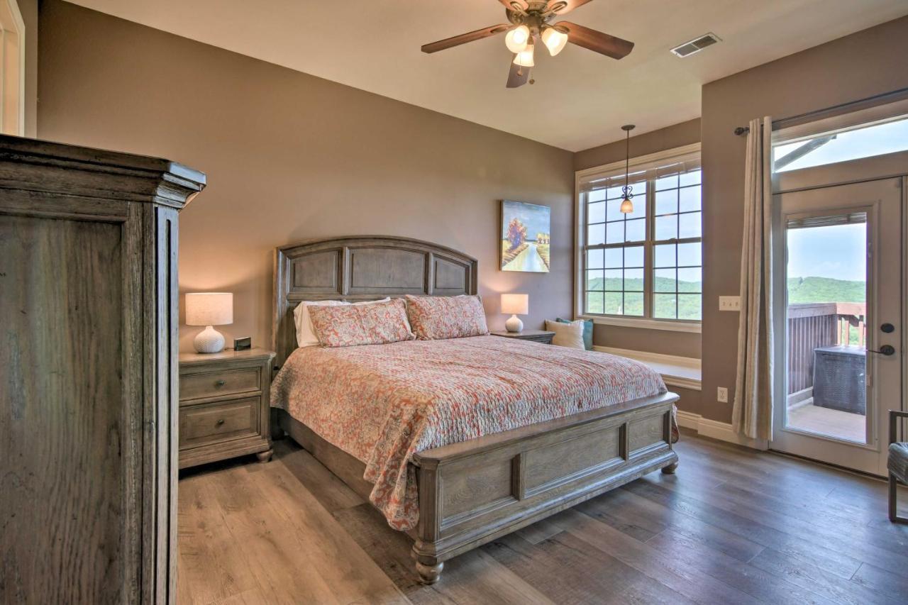 Luxe Branson Retreat With Mtn Views And Pool Access! Lägenhet Exteriör bild