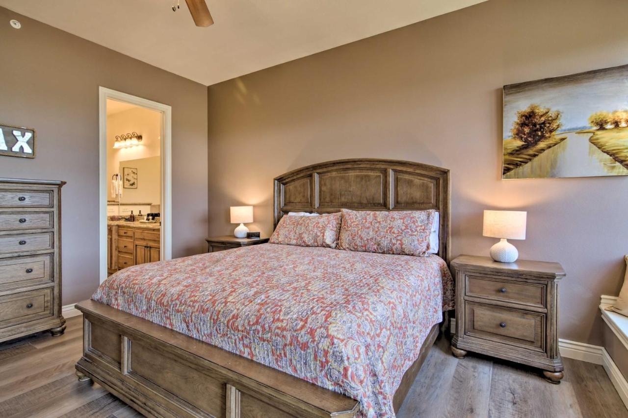 Luxe Branson Retreat With Mtn Views And Pool Access! Lägenhet Exteriör bild