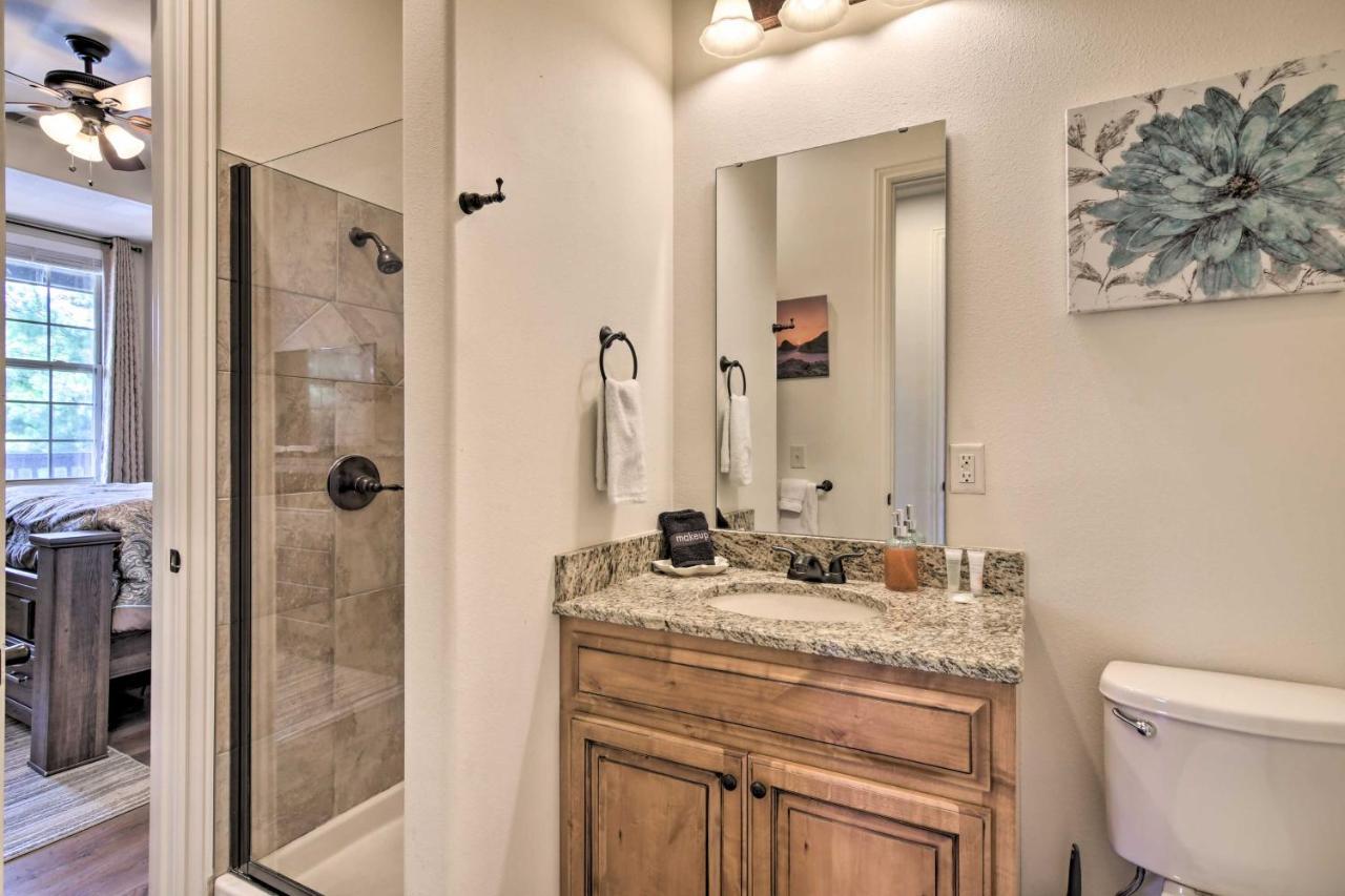 Luxe Branson Retreat With Mtn Views And Pool Access! Lägenhet Exteriör bild